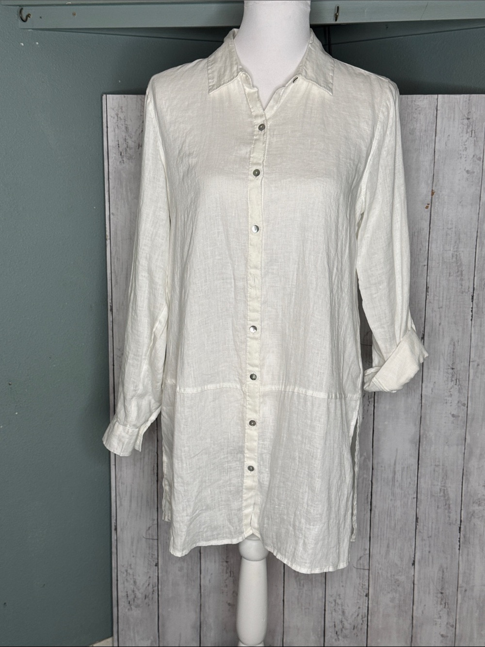 Tahari Long White Button-Up Linen Tunic